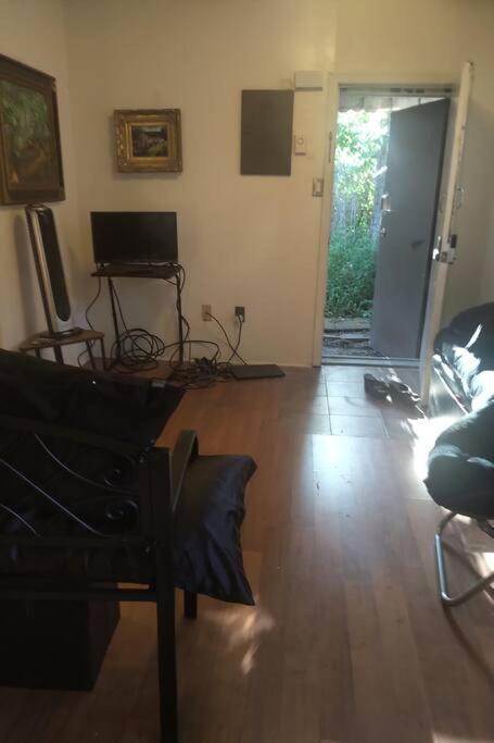 تورونتو Awesome Cozy 1 Bedroom Coachhouse المظهر الخارجي الصورة